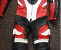 Kids all in one motorbike leathers never worn, and shark helmet - Image 8/8