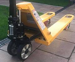 PALLET TRUCK FOR SALE VERRY COOD CONDITION [hidden information]