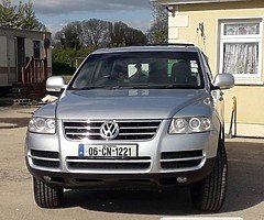 Volkswagen Touareg - Image 1/4