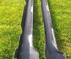 Auris Plastic Side Skirts - Image 4/5