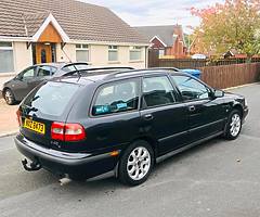 Volvo V40 1.8 petrol - Long MOT, Low miles with service history! Tow bar fitted!