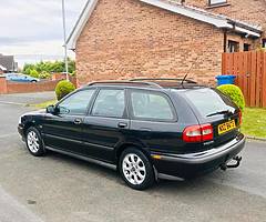 Volvo V40 1.8 petrol - Long MOT, Low miles with service history! Tow bar fitted!