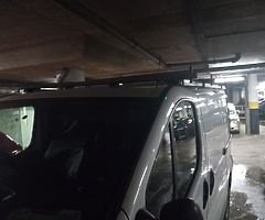 Vivaro roof bars with roller