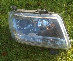 Suzuki Grand Vitara Headlight - Image 1/2