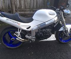 Triumph 955i triple streetfighter custom with gsxr forks - Image 3/10