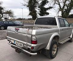 2004 Mitsubishi L200 Warrior Crew cab 5 seats Tax 333e Leather air con - Image 4/4