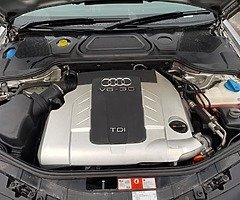 AUDI A8 QUATTRO