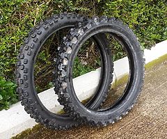 Motocross tyres