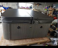 5 person Hot Tub - Image 4/5