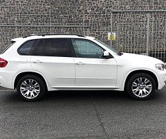 White stunning BMW X5 3.0D