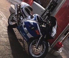 Suzuki GSXR 750 SRAD - Image 1/9