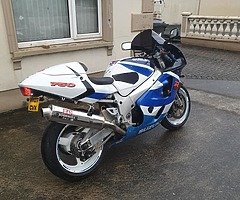 Suzuki GSXR 750 SRAD - Image 2/9