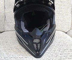 M2R X4.5 Motocross Helmet - Image 4/6