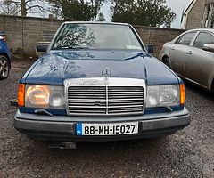 Vintage Mercedes Benz 200 - Image 4/7