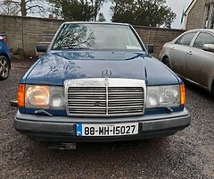 Vintage Mercedes Benz 200 - Image 7/7