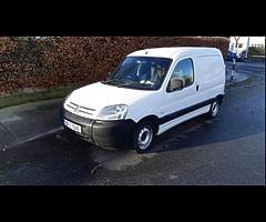 2007 Clean van tax till end month doe put will pass lying up a year drives like a new van new turbo - Image 5/5