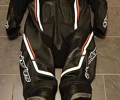 Alpinestars motegi V2 one-piece leathers - Image 3/3