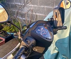 2018 Honda Vision Scooter / Moped + 1K Extras! - Image 5/9