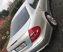 Mercedes Benz e 200 sport - Image 4/8