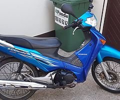 VENDO MOTO HONDA INNOVA (por 950 €)