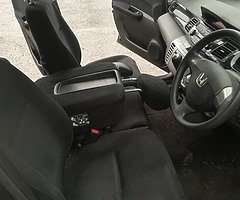 Honda FR-V - Image 7/10