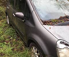 2007 Renault modus for breaking 1.5 diesel 84bhp body work and interior is in good condition engine  - Image 4/4