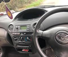 04 Toyota Yaris - Image 4/7