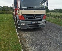 Mercedes crain lorry