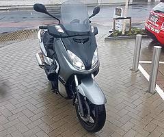 Yamaha xmax 250