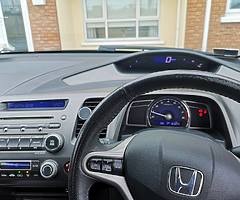 Honda Civic 1.8 petrol sedan - Image 4/7