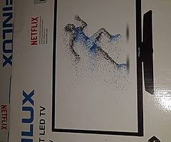 Brand new smart 32inch tv