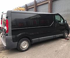 Opel VIvaro black long wheelbase 200&