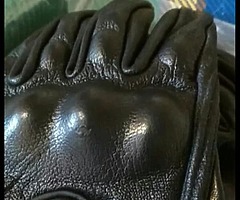 Leather motorbike gloves