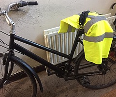 Bike + locker + vest