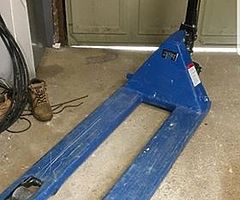 Pallet truck WANTED !!!!