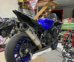 Yamaha r1 track bike