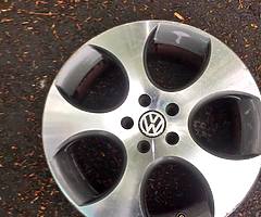1xVW GTI alloy wheel - Image 1/3