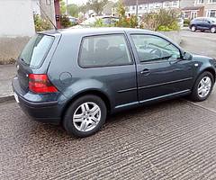 Volkswagen golf 2003.