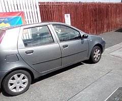 Fiat punto 04 1.4 very nice drive just it's broke the windows little in the front windows