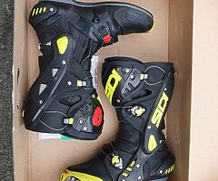 Motorcycle race boots, Dianese & Sidi - Image 4/5