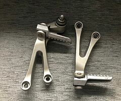 Anyone SELLING - KAWASAKI ZX6R 636 REAR PILLION FOOT PEG REST HANGER RIGHT RH … pm me please