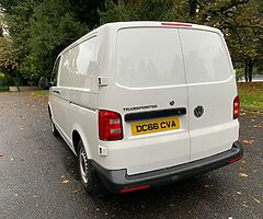 2016 Volkswagen Transporter - Image 5/9