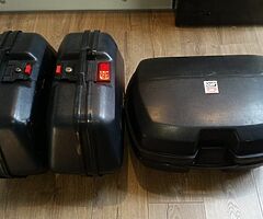 Givi side panniers and top box  Givi rack - Image 7/10