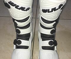 Motocross boots