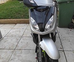 Yamaha xmax 125