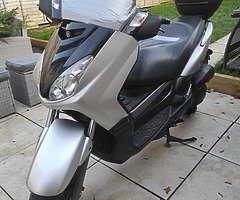 Yamaha xmax 125