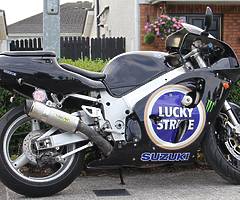 Suzuki 750 GSXR SRAD - Image 1/8