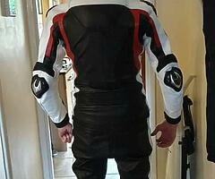 MOTORBIKE LEATHER SUIT.