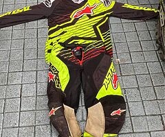 Junior mx suit, helmet and boots - Image 4/4