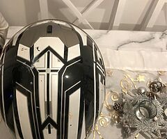 Helmet - Image 4/4